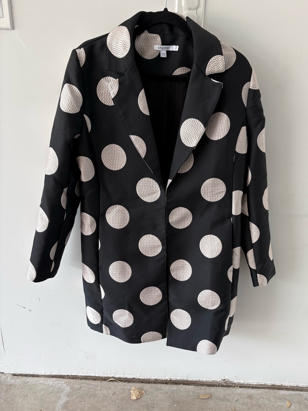 Chico's Black White Polka Dot Blazer Jacket Textured Open Front Size 10